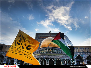 حلقه انسانی حمایت از مقاومت مردم فلسطین در حرم رضوی/ گزارش تصویری