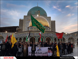 حلقه انسانی حمایت از مقاومت مردم فلسطین در حرم رضوی/ گزارش تصویری
