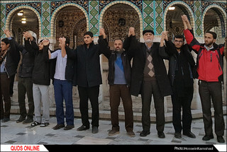 حلقه انسانی حمایت از مقاومت مردم فلسطین در حرم رضوی/ گزارش تصویری