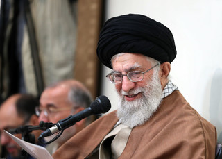 دیدار هفتگی جمعی از خانوادههای معظم شهدا با مقام معظم رهبری