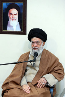 دیدار هفتگی جمعی از خانوادههای معظم شهدا با مقام معظم رهبری