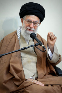 دیدار هفتگی جمعی از خانوادههای معظم شهدا با مقام معظم رهبری