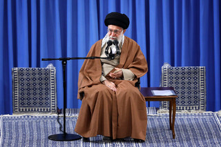 دیدار هزاران نفر از قشرهای مختلف مردم قم با رهبر معظم انقلاب