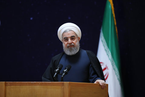 رئیس جمهور: چرا با جامعه بی ادبانه رفتار می کنید؟ روحانی