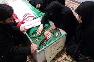 فیلم/ روایت مادر شهید حدادیان از لحظه شنیدن خبر شهادت فرزندش در غائله خیابان پاسداران شهید حدادیان