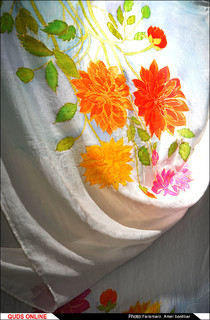 آثار نقاشی بر روی شال و روسری