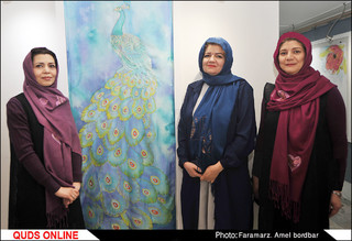 آثار نقاشی بر روی شال و روسری