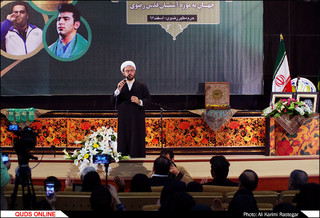 بهداد سلیمی و علی هاشمی مدالهای خود را به موزه آستان قدس اهدا کردند