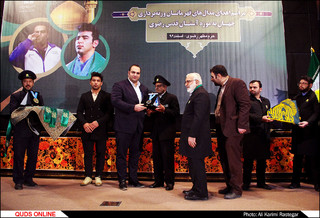 بهداد سلیمی و علی هاشمی مدالهای خود را به موزه آستان قدس اهدا کردند