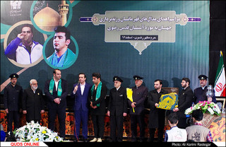 بهداد سلیمی و علی هاشمی مدالهای خود را به موزه آستان قدس اهدا کردند