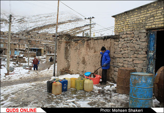 قالیبافان زحمت کش روستای " گروه "