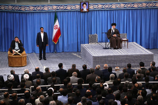 رهبر معظم انقلاب اسلامی در دیدار وزیر و مسئولان و جمعی از کارکنان وزارت اطلاعات