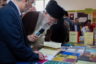 بازدید مقام معظم رهبری
از سیویکمین نمایشگاه بینالمللی کتاب تهران