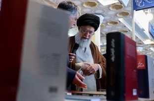 بازدید رهبر انقلاب از سی و یکمین نمایشگاه بینالمللی کتاب تهران رهبری