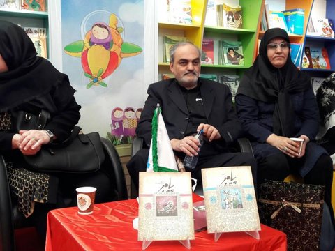 باید در مدارس کتاب کودک توزیع شود نقی