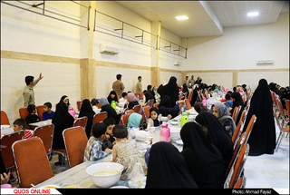 اطعام و افطاری خیر مشهدی در مجتمع آیه ها- گزارش تصویری