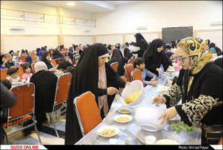 اطعام و افطاری خیر مشهدی در مجتمع آیه ها- گزارش تصویری