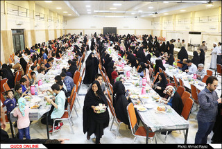 اطعام و افطاری خیر مشهدی در مجتمع آیه ها- گزارش تصویری