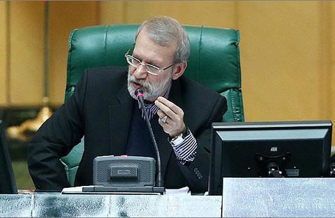عصبانیت لاریجانی از آویزان کردن طومارهای مخالفت با FATF در مجلس لاریجانی