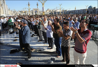 نماز باشکوه عید سعید فطر در حرم امام رضا(ع) اقامه شد/گزارش تصویری