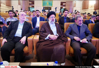اهدا مدالهای تیم ربوکاپ دانشگاه آزاد اسلامی به موزه آستان قدس رضوی