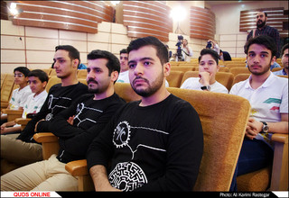 اهدا مدالهای تیم ربوکاپ دانشگاه آزاد اسلامی به موزه آستان قدس رضوی