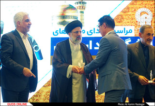 اهدا مدالهای تیم ربوکاپ دانشگاه آزاد اسلامی به موزه آستان قدس رضوی