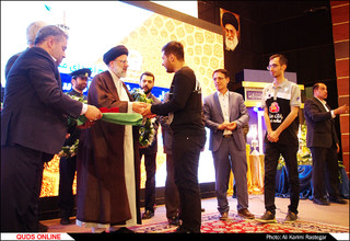 اهدا مدالهای تیم ربوکاپ دانشگاه آزاد اسلامی به موزه آستان قدس رضوی