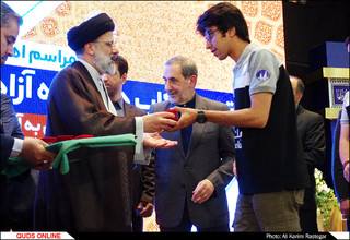 اهدا مدالهای تیم ربوکاپ دانشگاه آزاد اسلامی به موزه آستان قدس رضوی