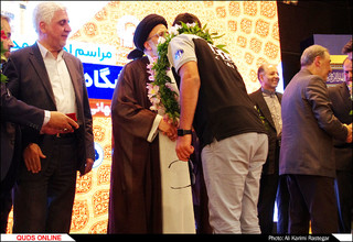 اهدا مدالهای تیم ربوکاپ دانشگاه آزاد اسلامی به موزه آستان قدس رضوی