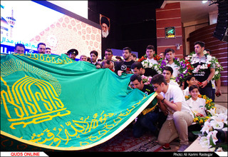 اهدا مدالهای تیم ربوکاپ دانشگاه آزاد اسلامی به موزه آستان قدس رضوی