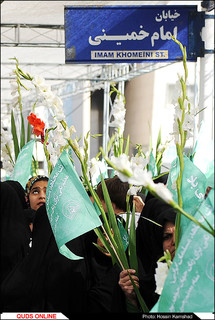 گلباران حرم مطهر رضوی در روز میلاد بانوی کرامت /گزارش تصویری