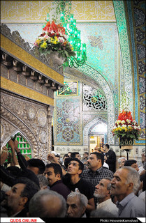 تعویض گل ضریح مطهر امام رضا علیه السلام/گزارش تصویری