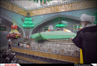 تعویض گل ضریح مطهر امام رضا علیه السلام/گزارش تصویری