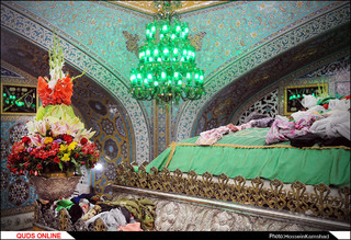 تعویض گل ضریح مطهر امام رضا علیه السلام/گزارش تصویری