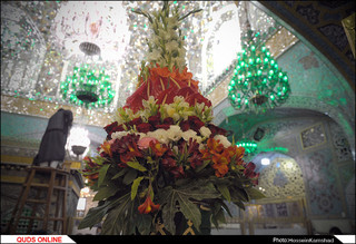 تعویض گل ضریح مطهر امام رضا علیه السلام/گزارش تصویری