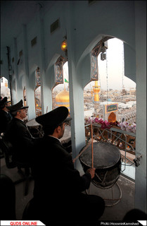 فلسفه مراسم نقاره زنی در حرم امام رضا (ع)/گزارش تصویری