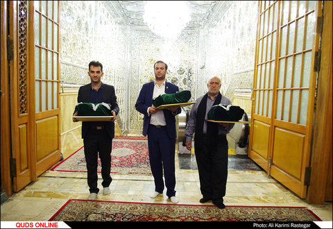 آیین اهدا پرچم متبرک آستان قدس به هیئات مذهبی/گزارش تصویری آیین اهدا پرچم متبرک آستان قدس به هیئات مذهبی