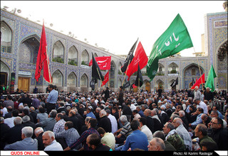 آیین تعویض پرچم گنبد منور حضرت رضا(ع)