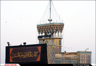 آیین تعویض پرچم گنبد منور حضرت رضا(ع)