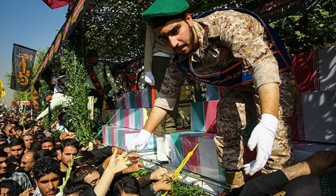 فیلم| تشییع پیکر ۱۳۵ شهید دفاع مقدس تشییع پیکر