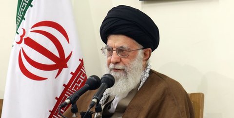 رهبر معظم انقلاب در یادداشتی خطاب به سینماگران: جنگ نرم قابل انکار نیست/ هنر باید میداندار باشد