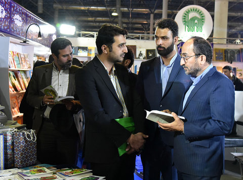 کتب بنیاد پژوهشهای اسلامی آستان قدس رضوی در زمره برترین آثار حوزه پژوهش هستند معاون علمی و فناوری آستان قدس