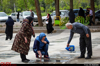 مراسم سنتی چراغ برات در بهشت رضا(ع)