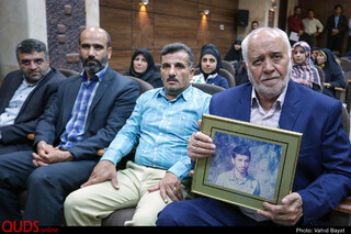 اهدای مدال "مهلا مومن زاده" نایب قهرمان مسابقات جهانی تکونداو منچستر به خانواده شهید قیاسیان