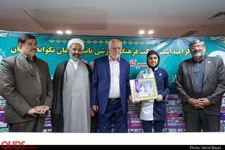 طی این مراسم، مهلا مومن زاده مدال خود را به یاد دایی شهیدش، به پدربزرگ خود تقدیم و ایشان هم این مدال را به موزه ورزش موسسه تربیت بدنی آستان قدس رضوی اهدا کردند.