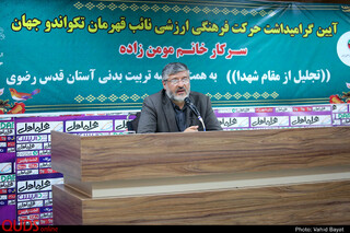 اهدای مدال "مهلا مومن زاده" نایب قهرمان مسابقات جهانی تکونداو منچستر به خانواده شهید قیاسیان