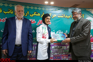 طی این مراسم، مهلا مومن زاده مدال خود را به یاد دایی شهیدش، به پدربزرگ خود تقدیم و ایشان هم این مدال را به موزه ورزش موسسه تربیت بدنی آستان قدس رضوی اهدا کردند.