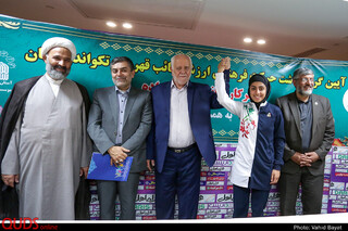 طی این مراسم، مهلا مومن زاده مدال خود را به یاد دایی شهیدش، به پدربزرگ خود تقدیم و ایشان هم این مدال را به موزه ورزش موسسه تربیت بدنی آستان قدس رضوی اهدا کردند.