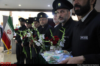 استقبال خادمان حرم مطهررضوی از زائران امام رضاعلیه السلام درفرودگاه مشهد